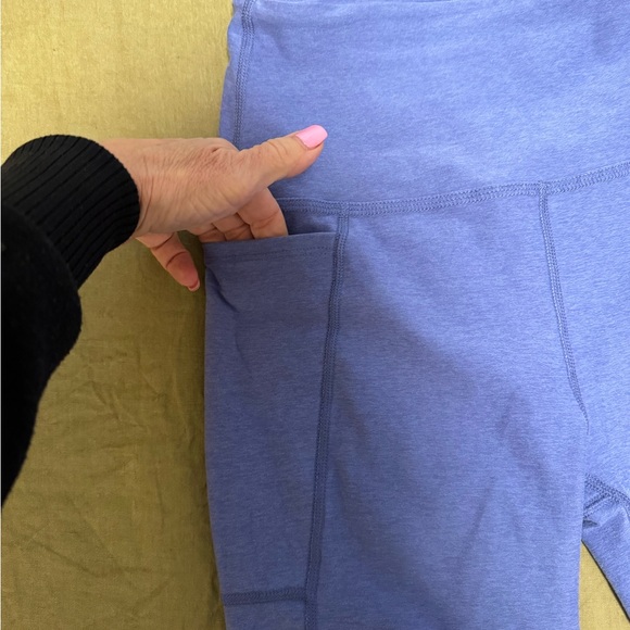 Beyond Yoga soft periwinkle Leggings - Picture 5 of 7